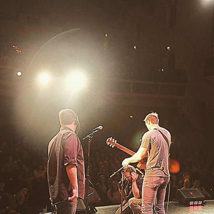 walkerhayes's tweet photo. Loop didn't wanna work last night, but Chico showed up #technicalprobs #crowddontcare https://t.co/LHul4ytA1O