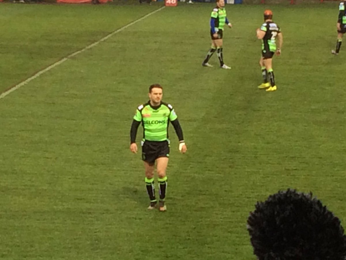HxRLCommercial's tweet photo. First run out in the new away kit! #BatvHal https://t.co/jXDaiZZEI0