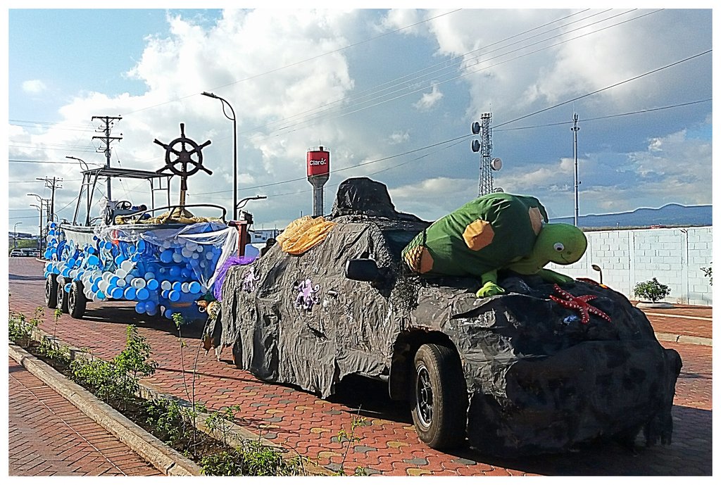 CAPAYO2015's tweet photo. #DesfilePtoAyora  Participación d la Capitanía d Pto Ayora en el Desfile d Carros Alegóricos con su candidata x las fiestas d cantonizacion. https://t.co/yXkeyFcFQ5