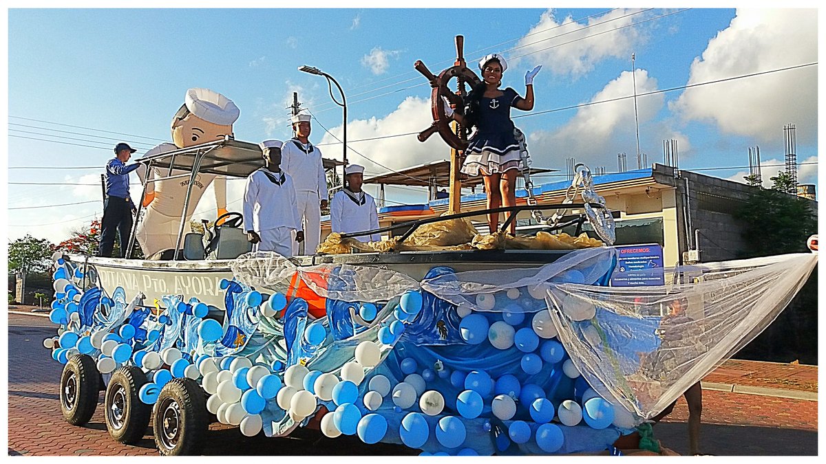 CAPAYO2015's tweet photo. #DesfilePtoAyora  Participación d la Capitanía d Pto Ayora en el Desfile d Carros Alegóricos con su candidata x las fiestas d cantonizacion. https://t.co/yXkeyFcFQ5