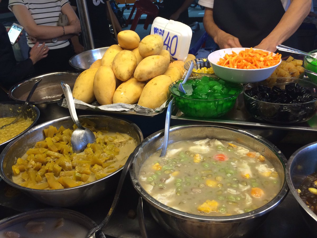 kunpiggybae's tweet photo. @OhoBuu ขนมหวานเจ้าเก่าหน้ามอ เลื่องลือเรื่องความอร่อย คนแน่นแต่ก็รอเพราะมันอร่อยทุกอย่างอร่อยจริงๆ ต้องลอง🍧 #ทีมบูรพา https://t.co/KO3dNUJNm3
