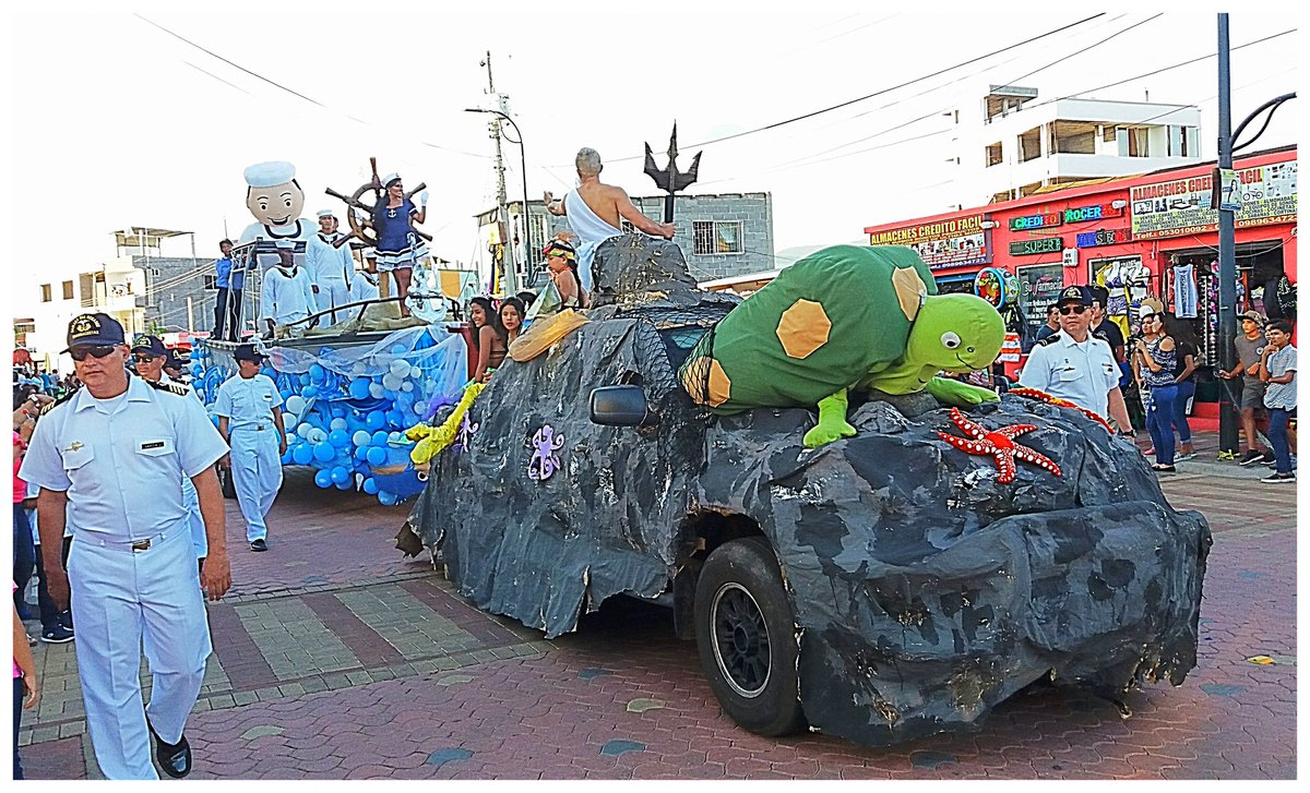 CAPAYO2015's tweet photo. #DesfilePtoAyora  Participación d la Capitanía d Pto Ayora en el Desfile d Carros Alegóricos con su candidata x las fiestas d cantonizacion. https://t.co/yXkeyFcFQ5