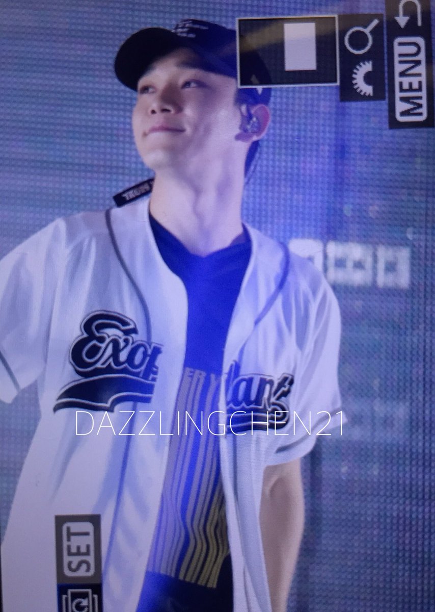 dazzlingchen21's tweet photo. 170212 hk preview #종대 #CHEN #첸 #EXO #김종대 #엑소 https://t.co/OH56JDB3D2