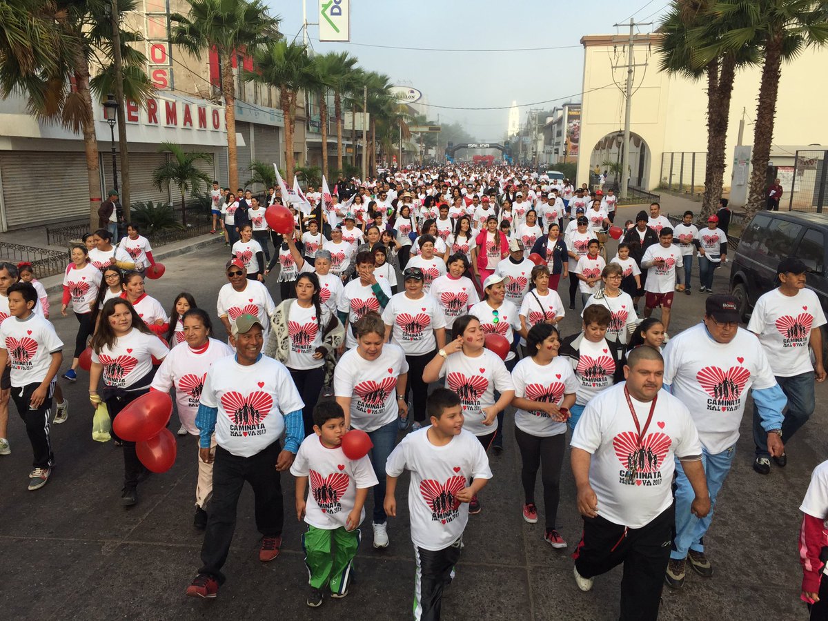rinconinforma's tweet photo. Y arranca la XXV Caminata del Amor y la Amistad 2017 https://t.co/GQMKiq7kFF