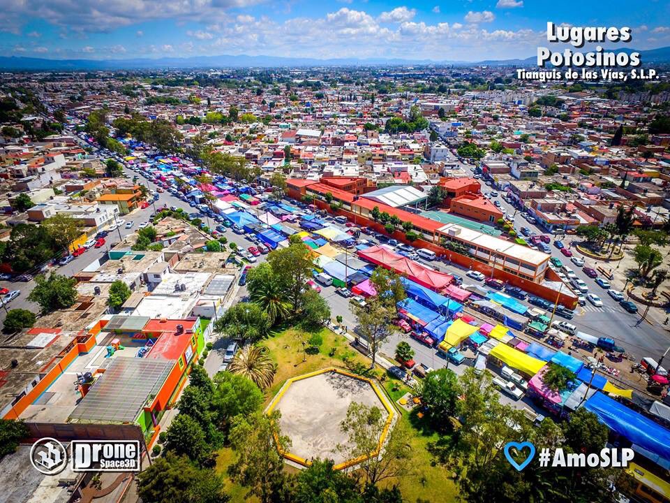 DroneSpace3D's tweet photo. 💙#AmoSLP Un domingo cualquiera en el Mercado de las vías #SanLuisPotosí https://t.co/AtZ0nSkpZz
