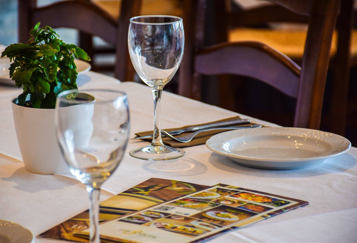 Sabemos lo que te gusta y cómo te gusta...Si no nos has visitado este #findesemana anímate para el próximo. 
Carta: lostrescincos.com/assets/carta.p…