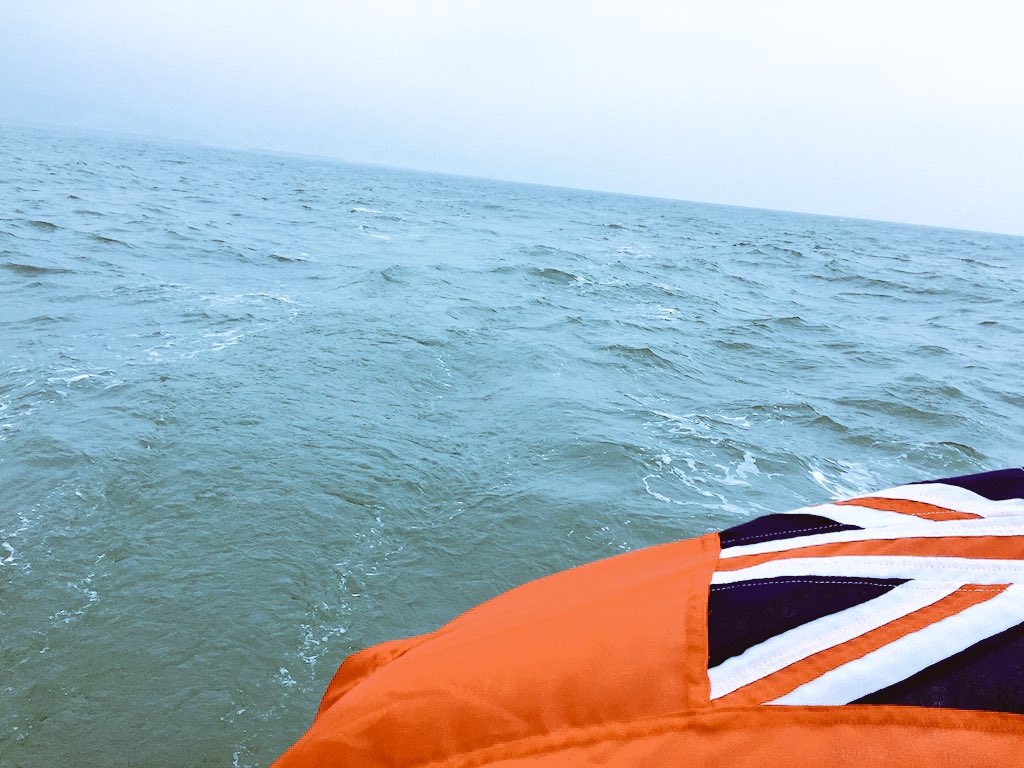 ChannelDash75's tweet photo. #ChannelDash75 Remembrance Live: Offshore Ceremony Team is On Sea heading to wreath laying Commemoration area https://t.co/PCBdCkjwBS