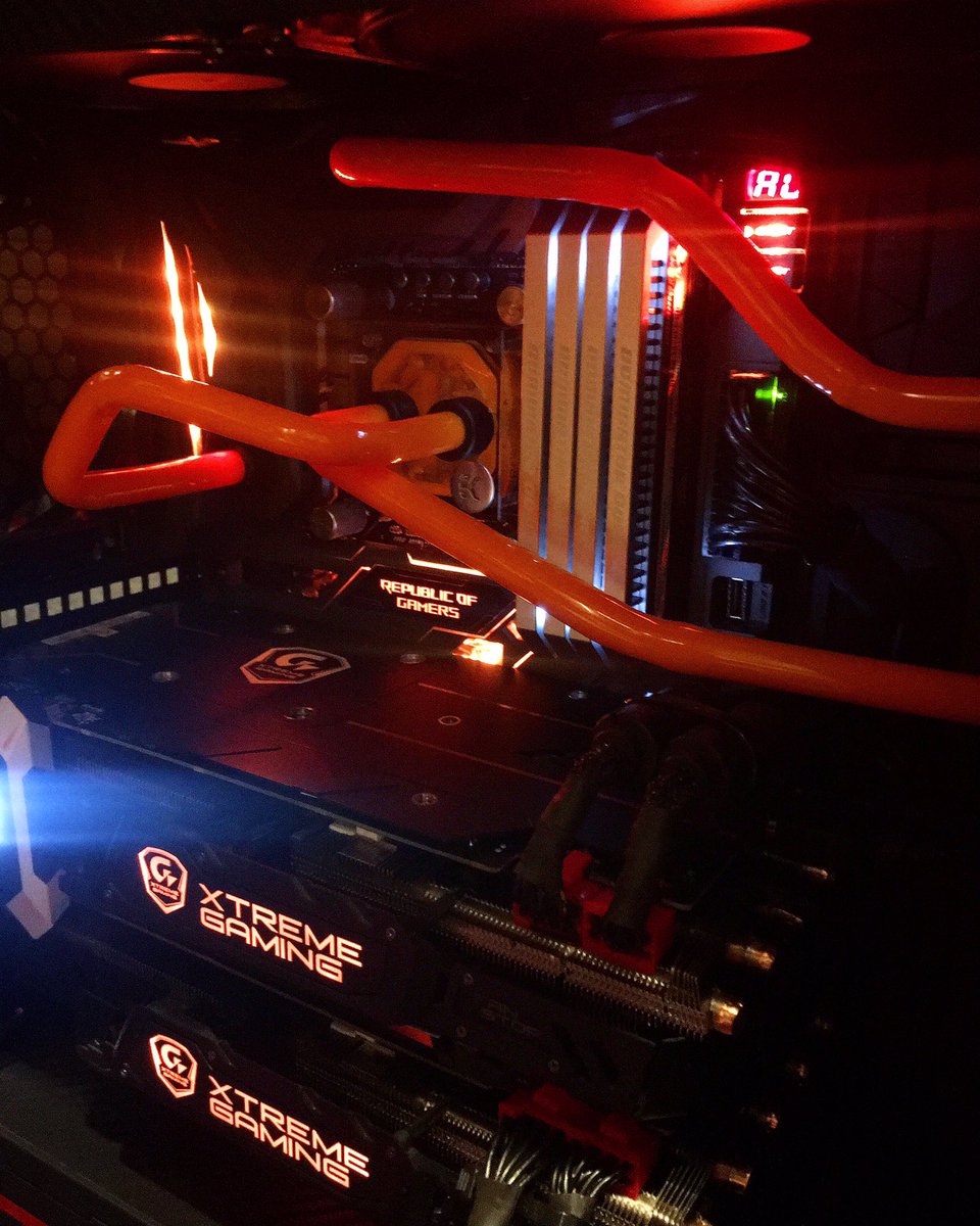 RVT_SPECTRE_01's tweet photo. latest build! #maximusixformula #Gtx1080 #SLI #xtremegaming #i77700k #5ghz #960pro #ek #dominatorplatinum #oculusrift #razer #dxracer https://t.co/AilmN74dyn