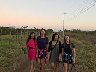 OLOLCRUSADERS's tweet photo. Crusaders in Nicaragua #Nicaragua2017 #attendmass #sortingclothes #buildingrelationships #missingthesnow https://t.co/YirBbcHICQ