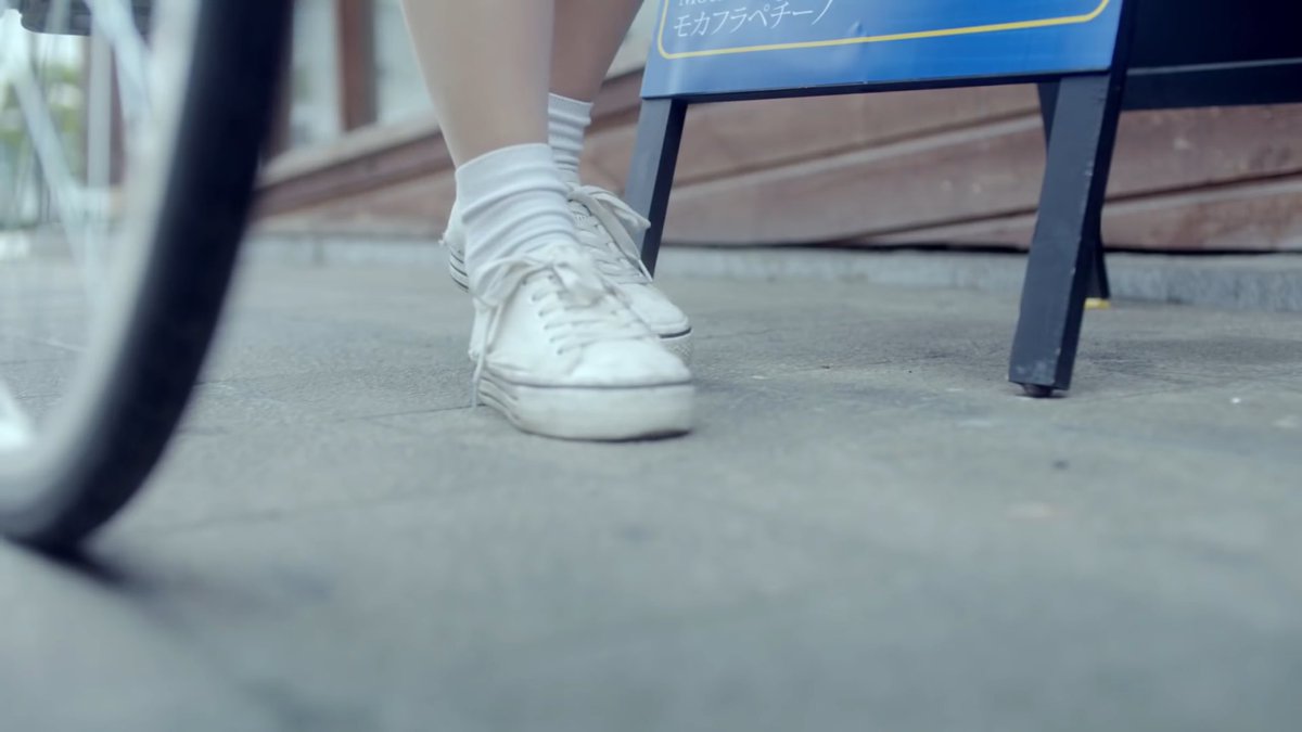 bts97_bigbang's tweet photo. FOR YOU の時の靴に見えたのは私だけですか？ https://t.co/DrwszjBnRU
