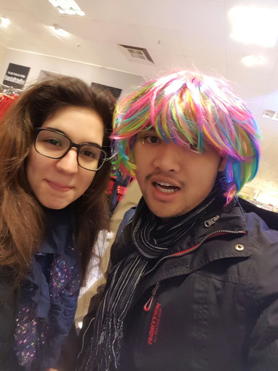kalp0124's tweet photo. carnival means looking even weirder than normal @VQAsia10 https://t.co/XdSO6lU1Z4