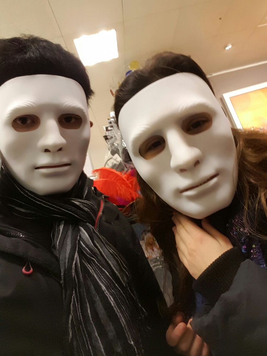 kalp0124's tweet photo. carnival means looking even weirder than normal @VQAsia10 https://t.co/XdSO6lU1Z4