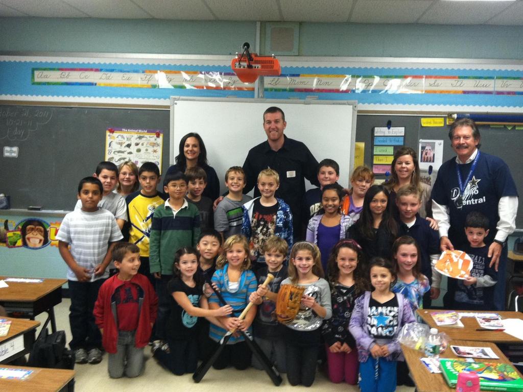 Rose_Maury's tweet photo. @FlavaFraz21 Happy B'day to the Jersey boy who always makes time for kids who look up to him~both on&amp;off the field😍. https://t.co/wlt1QHJt8l