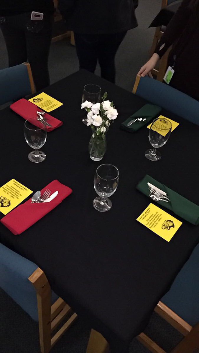 TheyCallMeMsN's tweet photo. Our lunch and learn table set up looked so good! Italian color scheme to tie in with our delicious menu! @TheTigerCafe https://t.co/avjbO0ATCz