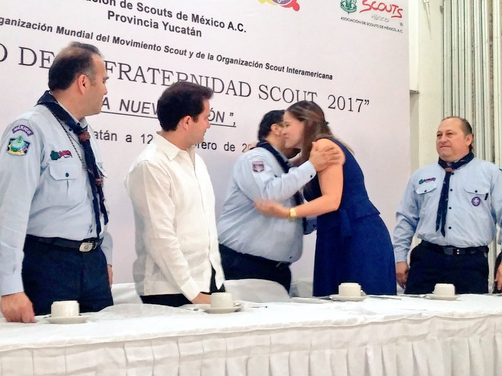 DesSocialMerida's tweet photo. Esta mañana estamos representando con mucho gusto a nuestro Alcalde @MauVila en el Desayuno de la Fraternidad Scout 2017. #MéridaIncluyente https://t.co/Q2GotR933h