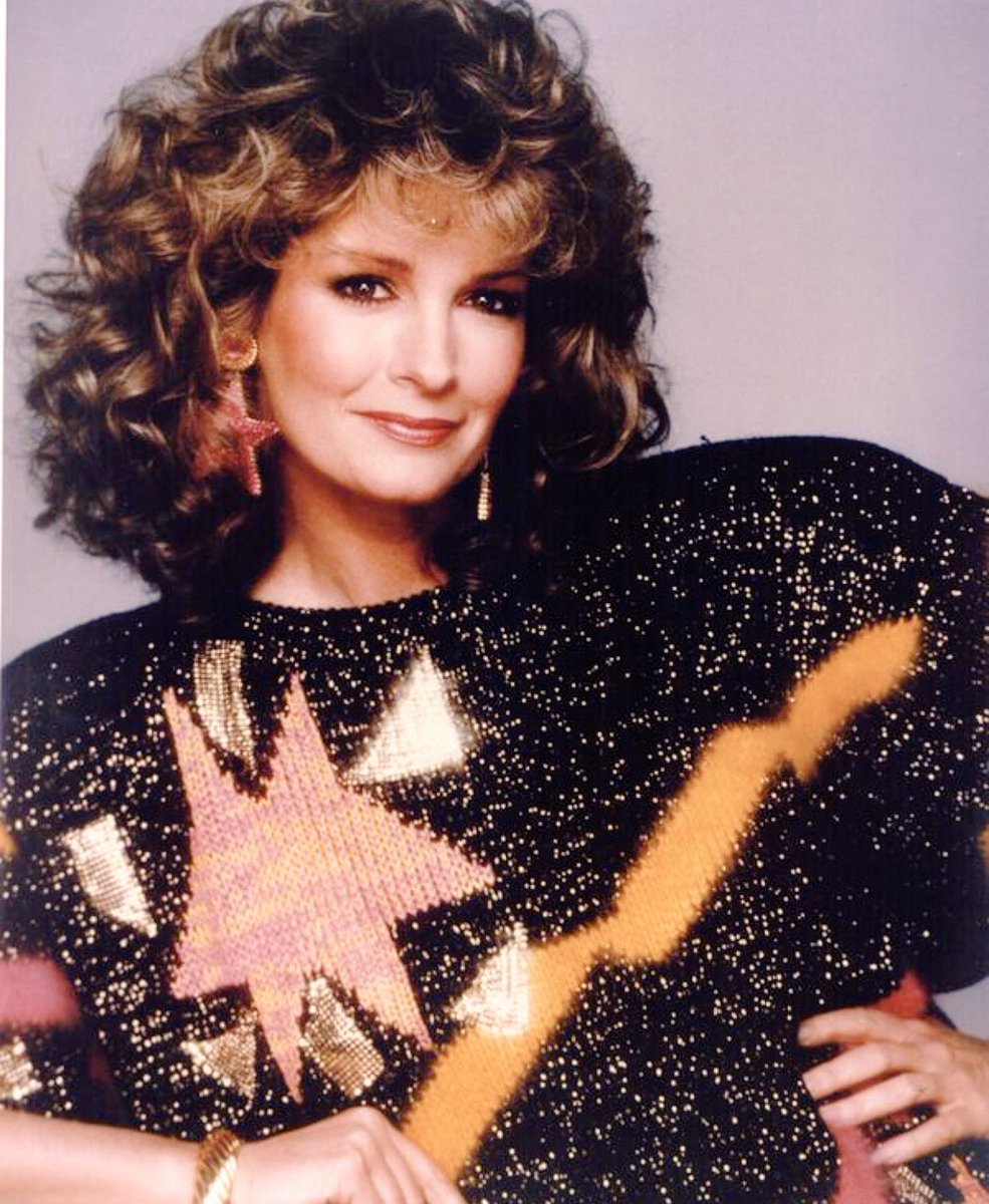 KCbklyn76's tweet image. I'm sure this sweater was EVERYTHING back in the 80's 😳😳 She really had some BAD ones 😂 #daysthrowback #queen #deeva