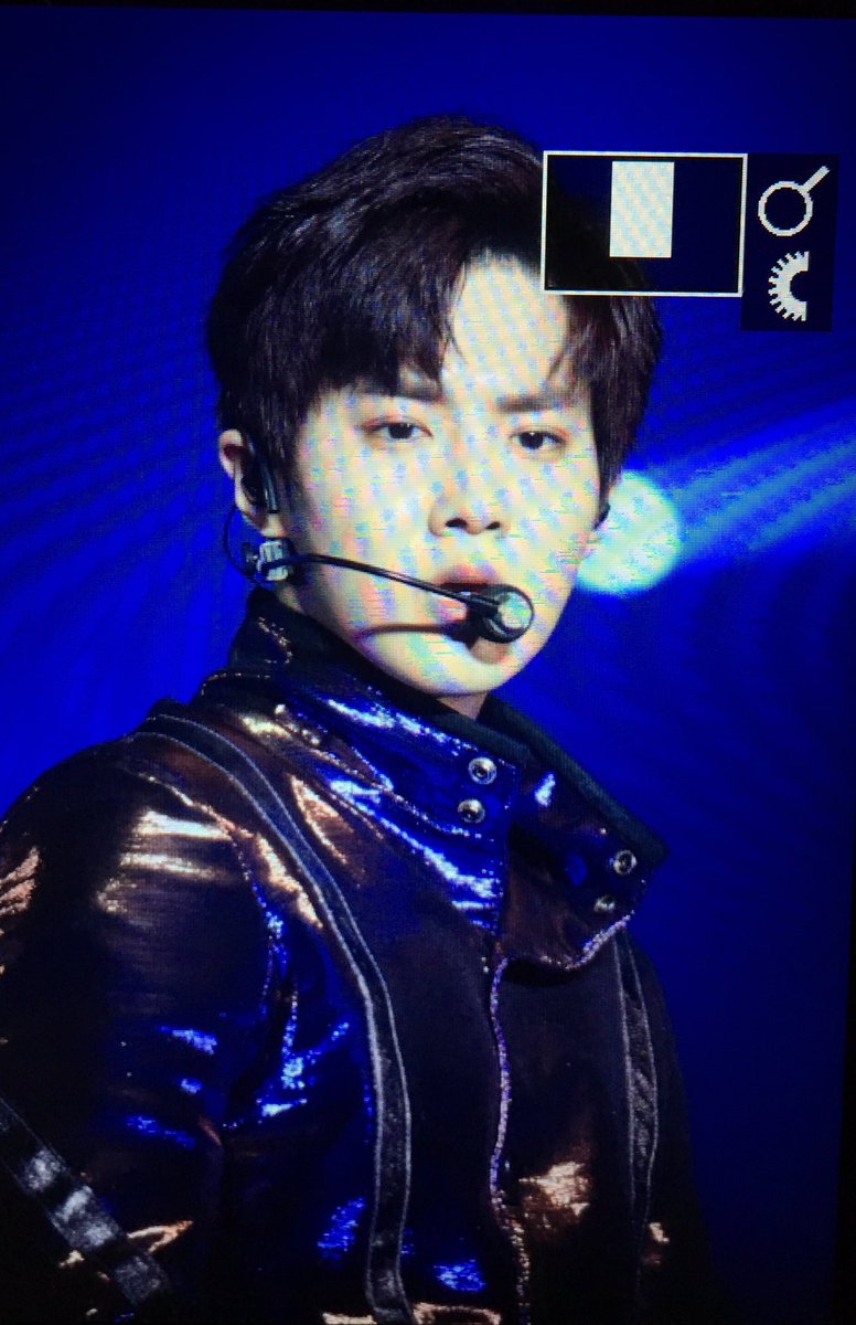 king_son_9192's tweet photo. 170212 홍콩콘서트 #SUHO https://t.co/CXskOuSUuG