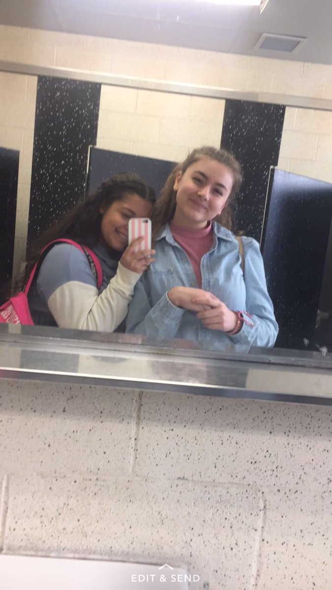 Madison_kroon's tweet photo. Happy birthday!!❤❤🎉 @emmayeaple https://t.co/nAWGT9qbIj