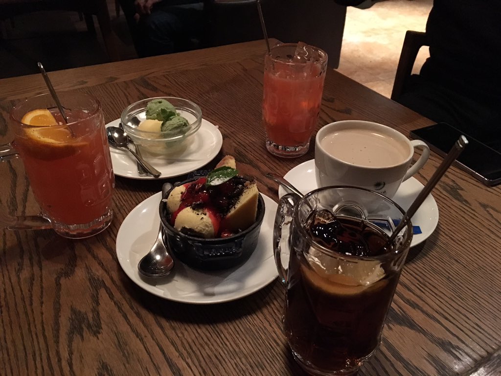 chyhere's tweet image. 从小玩到大群又出来吃吃喝喝啦！人还是需要社交的😝