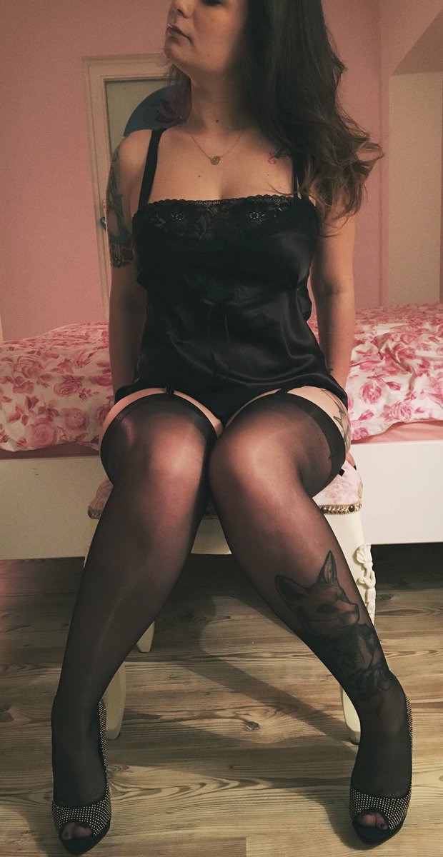 Prinzessinx3V's tweet photo. #fuckyoupayme #toohot4u #moneydom #findom #paypig #geldsklave #financeldomination #walletrape @rtfindom @RTPiggyy @SklaveVonValium Retweet! https://t.co/sW6uh95aXS