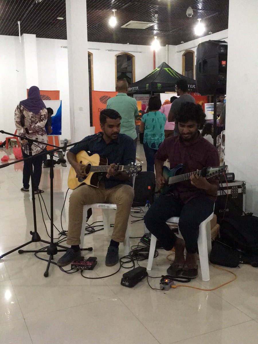 Artfestivalmv's tweet photo. Live art performers &amp; live music by @YJHAMEED , special thanks to our sound partners @SQMevents #artfestivalmv https://t.co/PIq0WZOgpS