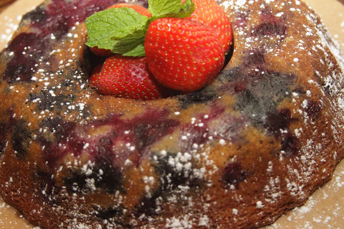 SenzaGlutenNY's tweet photo. Our #GlutenFree #blueberry #chambelone #ringcake is waiting for you! We serve #brunch every Sat &amp; Sun from 12noon to 4pm - see you then! https://t.co/pvNwIzOe7Q