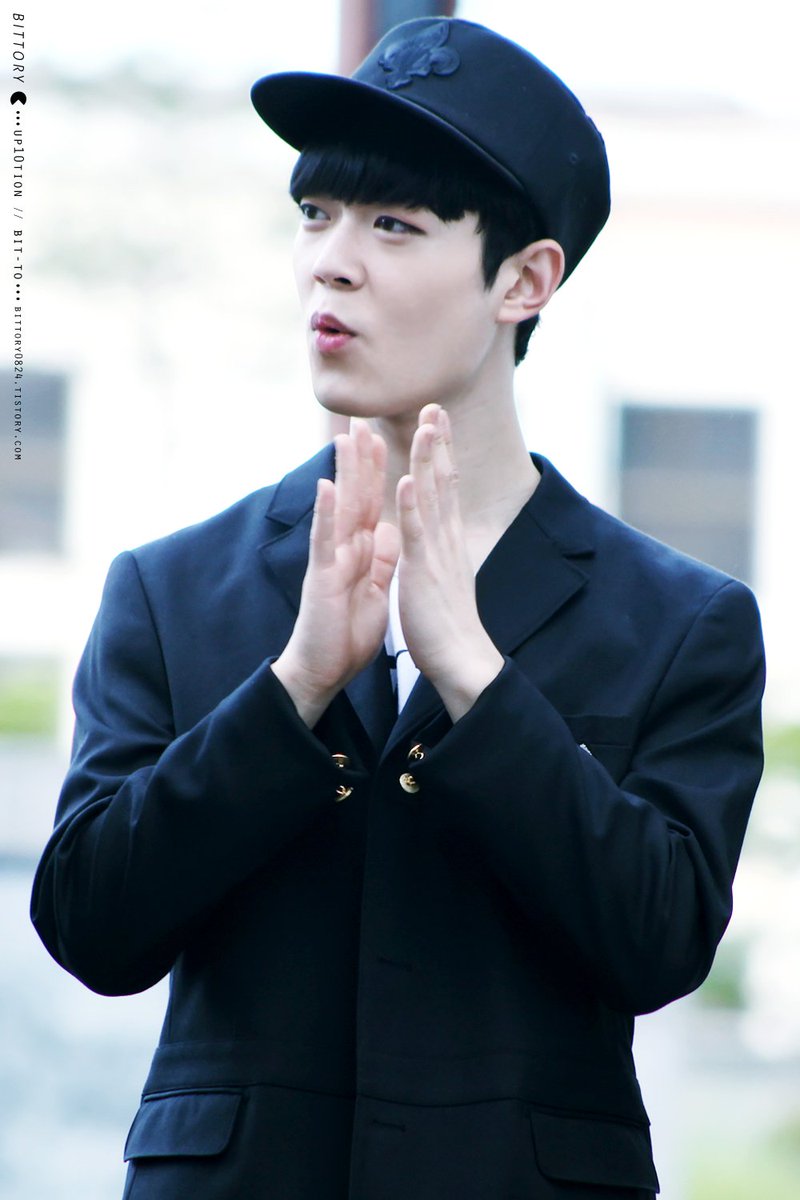 CH_BITTORY0824's tweet photo. 150912 음중 팬미팅🅱️
#업텐션 #UP10TION #비토 #BITTO #ビト #이창현 #BRUST #하얗게_불태웠어 #비토리와창현 @UP10TION 

모찌 창혀니 오래만이야😝
오늘도 좋은 꿈만 꾸길~빝나이🌙💚 https://t.co/X1yqT7O5PJ