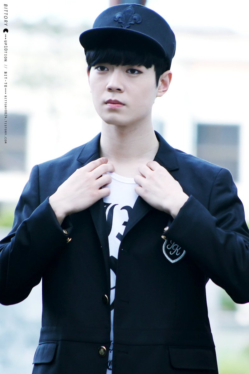 CH_BITTORY0824's tweet photo. 150912 음중 팬미팅🅱️
#업텐션 #UP10TION #비토 #BITTO #ビト #이창현 #BRUST #하얗게_불태웠어 #비토리와창현 @UP10TION 

모찌 창혀니 오래만이야😝
오늘도 좋은 꿈만 꾸길~빝나이🌙💚 https://t.co/X1yqT7O5PJ
