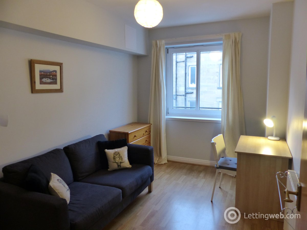 This lovely property from <a href="/trinityfactors/">Trinity Factors</a> is in the desirable area of Meadowbank in #Edinburgh- check it out! bit.ly/2kWIZqB