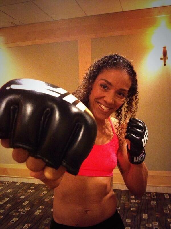 POL_Amsterdam's tweet image. Super trots op onze hoofdagent in opleiding Germaine: wereldkampioene MMA 👊🏆facebook.com/politieAmsterd…