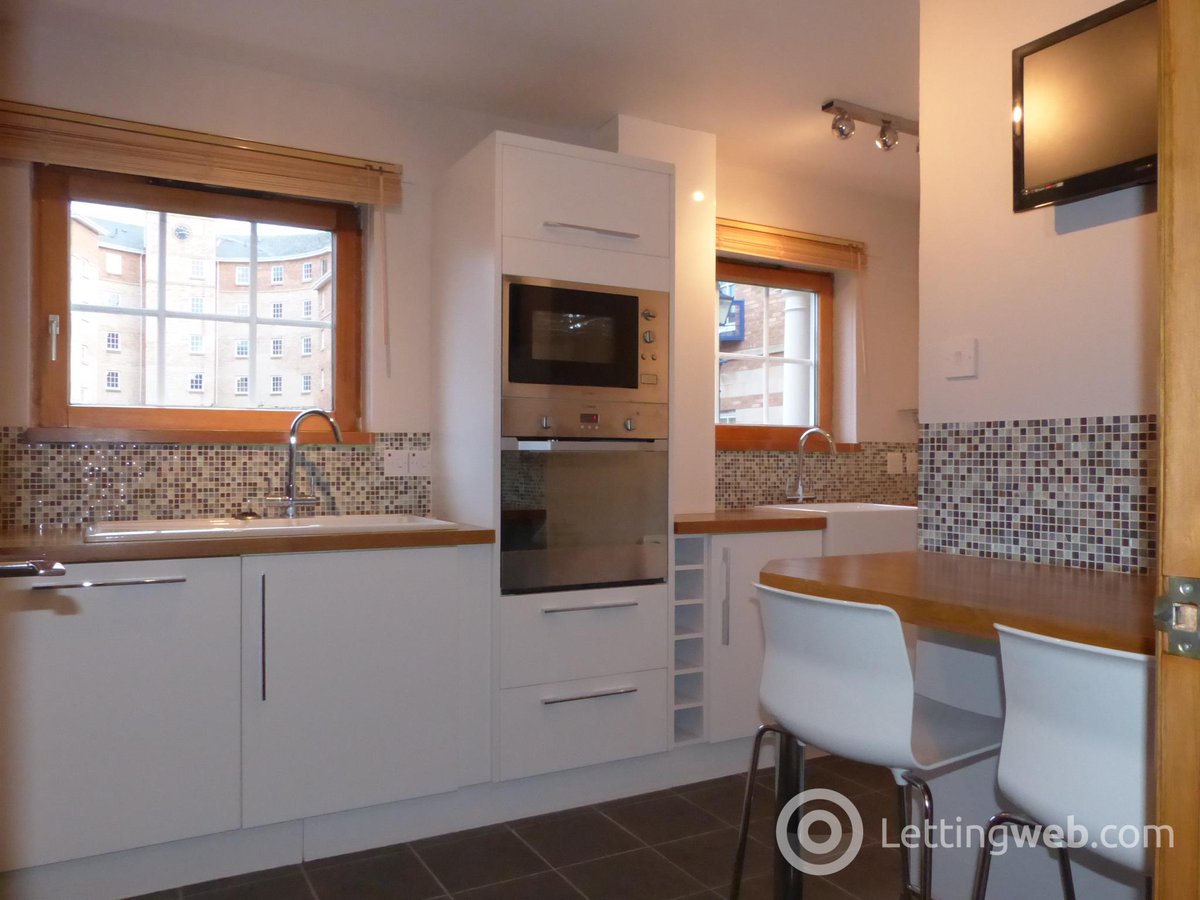 We're delighted to present this beautiful property near The Shore in #Edinburgh, from <a href="/TrinityFactors/">Trinity Factors</a> bit.ly/2lEThM0