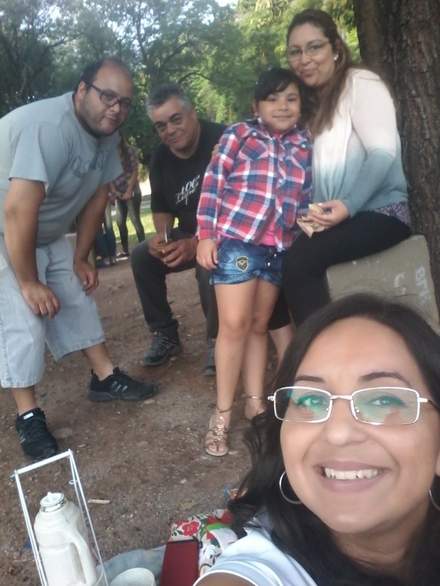MajoCastro77's tweet photo. #Amigos #Mates #TardecitaDiferente :) https://t.co/NuUOQD3Vdg