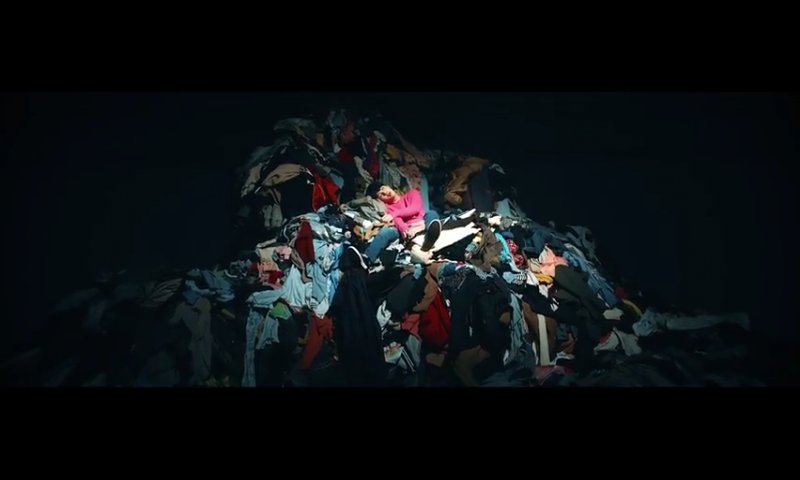 jujupstroci123c's tweet photo. #YouNeverWalkAlone  "EU NÃO TENHO ROUPA PRA SAIR" https://t.co/RgFzmR3TZt