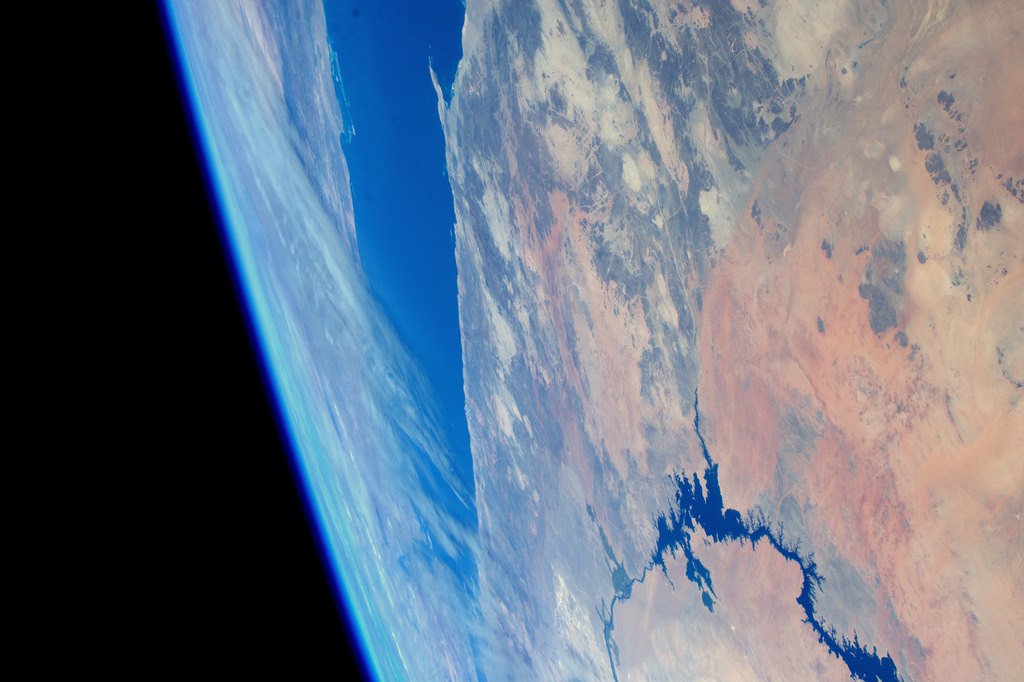 Thomas Pesquet A Twitter Looking Down At Earth S Features I Often Forget That Looking Sideways Is Equally Impressive T Co Pnlygujzam Proxima T Co Xb0upr0olv Thomas Pesquet A Twitter Looking Down At Earth S Features I Often Forget That Looking Sideways Is Equally Impressive T Co Pnlygujzam Proxima T Co Xb0upr0olv