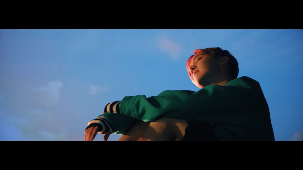 bangtaegikook's tweet photo. esta escenografia con hoseok fue realmente perfecta, miren lo hermoso que es APRECIENLO MAS #SpringDat #YouNeverWalkAlone https://t.co/oP8NCCp0HS