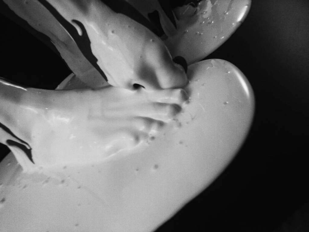 Moving_Pro's tweet photo. A beautiful mess
A controlled chaos

@anadiasyoga 
@moving_pro

#paint #mess #chaos #black… https://t.co/xHmafeFZK4 https://t.co/Q6YR0chWnb