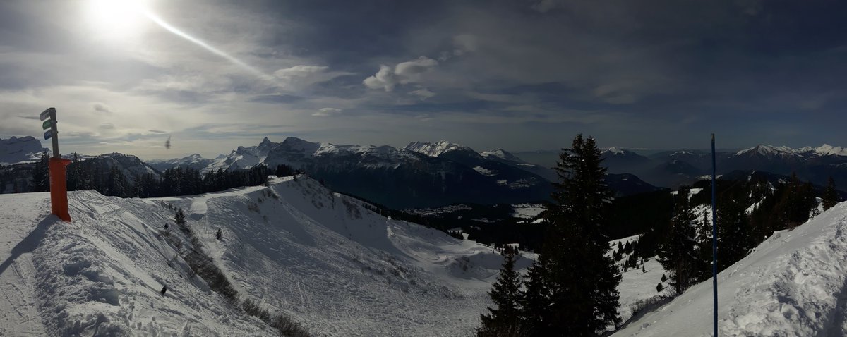 graza's tweet photo. #theviewfrom Morillon Les Carroz Samoens today https://t.co/p3x3f0XwGM