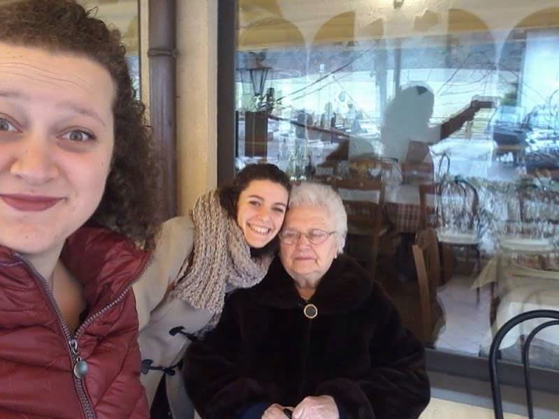 maff_elisa's tweet photo. Auguriii nonna https://t.co/BIpbtrtSir