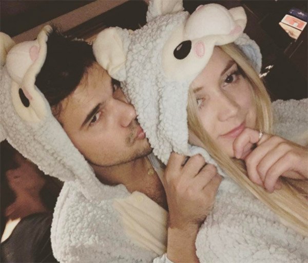 Billie Lourd Wishes Taylor Lautner Happy Birfday In Matching Onesies See Adorable Pic!  