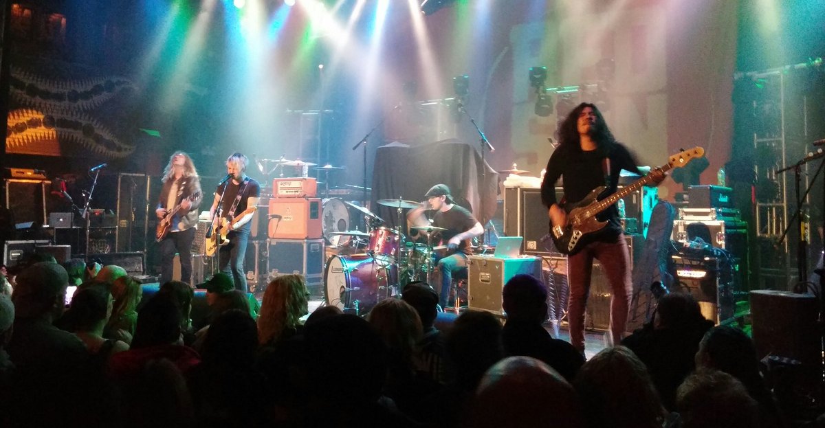 winston_montag's tweet photo. Saw @Badflower for the first time @HOBChicago. Amazing band! Didn't expect such a kickass opener. They'll headline soon, and deserve it. https://t.co/dTRDrorGu3