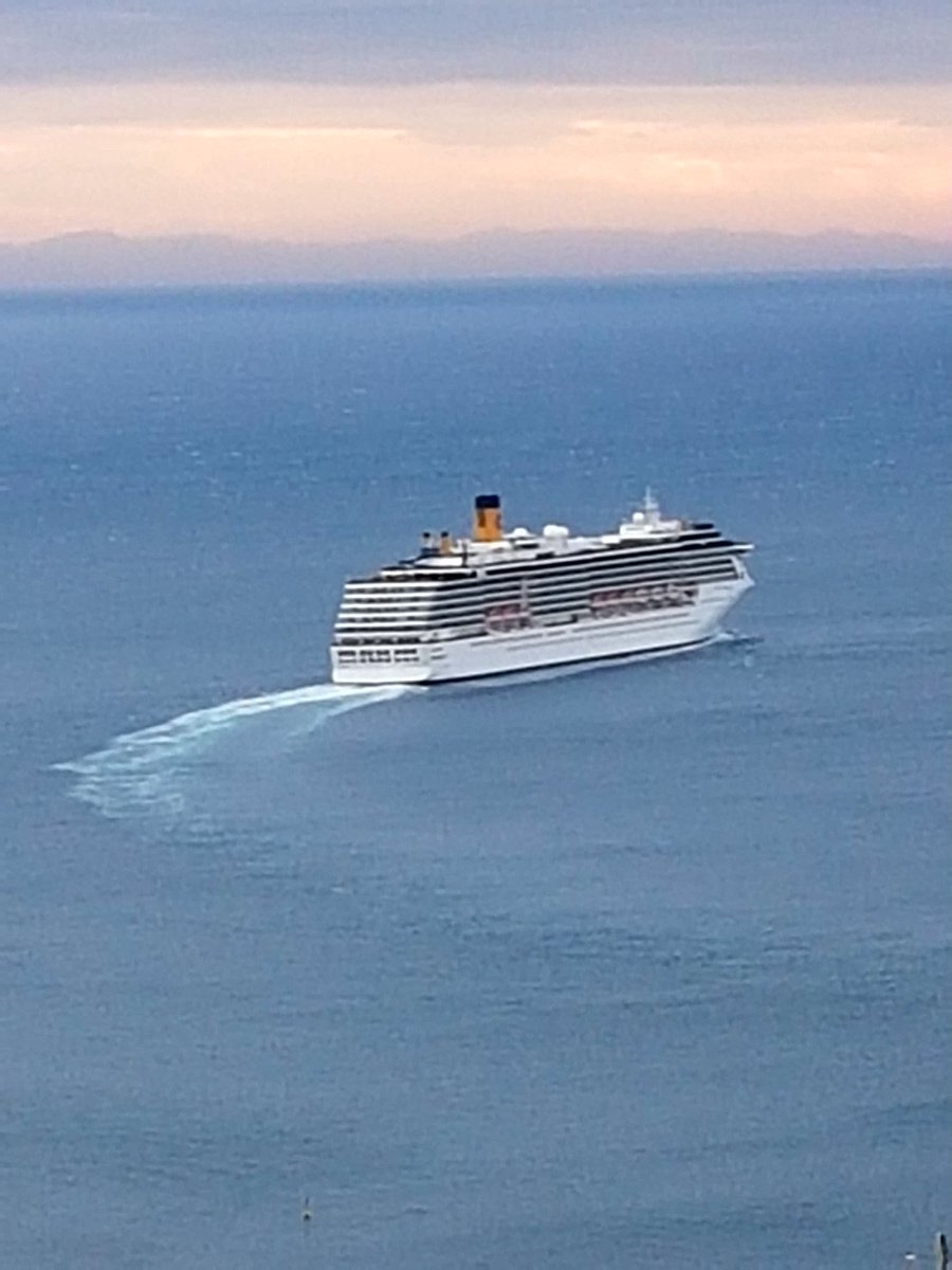 Salpata ora da @PortoSavonaVado #lamialiguria <a href="/costacrociere/">Costa Crociere</a> e le #Coop <a href="/DueRiviere/">Consorzio 2 Riviere</a> possono riposare x oggi
<a href="/MuseoCeramicaSV/">MuseoCeramicaSavona</a> @CambiAMOSavona