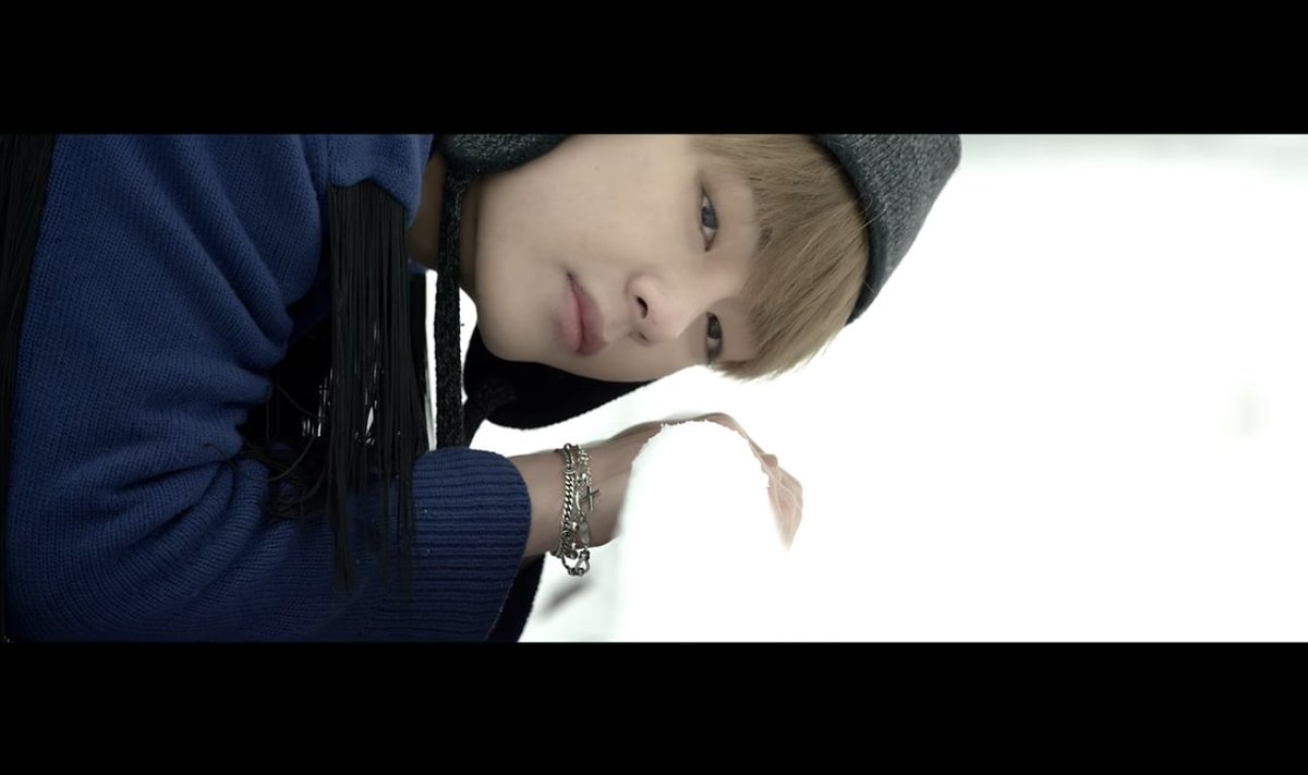 7mr_Real's tweet photo. #SpringDay #YouNeverWalkAlone #골뱅이쳐서_나오는_네번째가_내_애인 #синийкит #тихийдом
Когда синий кит дошел и до Кореи: https://t.co/JMKfoBowkv