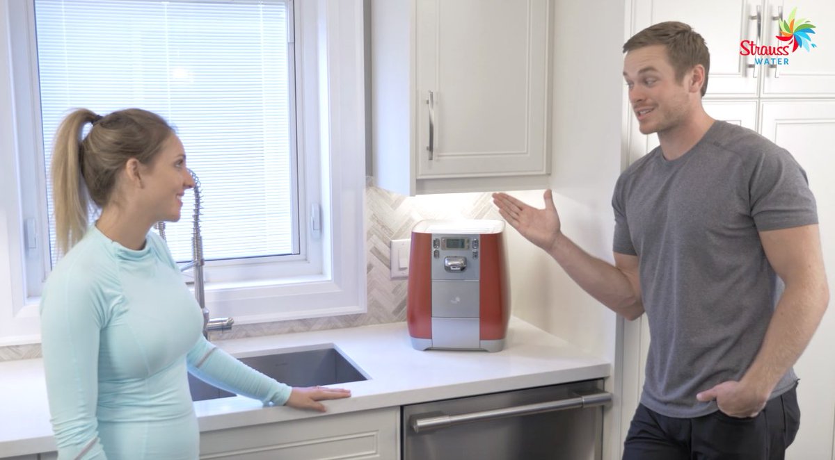 StraussWaterCA's tweet photo. Dans le dernier épisode un #StraussWaterBar est installé dans la #maisonsaine est fini de rénover. https://t.co/4tqjQufmqL https://t.co/yDZu32dBPc