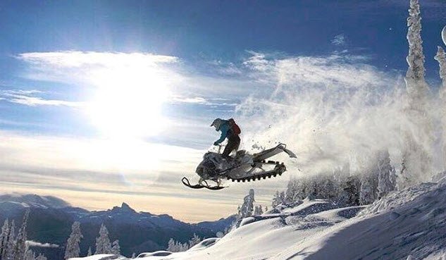 Snowmobiling is one of Pemberton's most popular winter past times! Learn more about sledding in #Pemberton >> ow.ly/skWp308UWsz