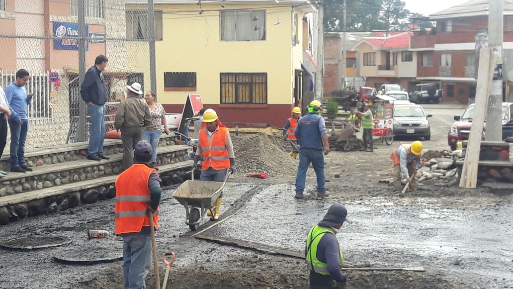 Gran participación en minga limpieza vial en Zumbahuaico, Llacao. #ConLaGenteSiempre <a href="/CholaCabrera/">CholaCabrera</a> <a href="/MunicipioCuenca/">Municipio Cuenca</a> <a href="/tomebamba/">La Voz del Tomebamba</a> <a href="/complicefm/">Cómplice FM</a>