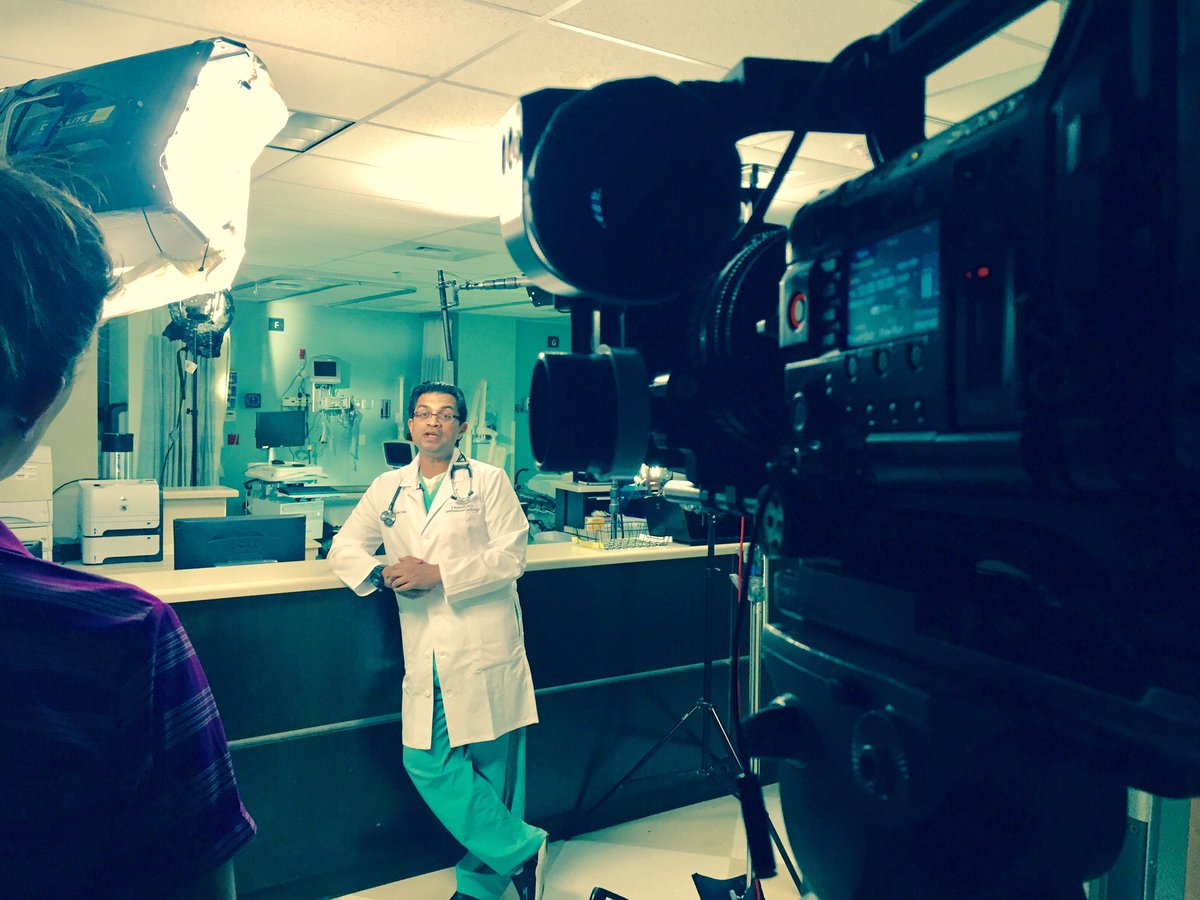 pmpiasecki's tweet photo. Behind the scenes, doctors saving lives. #directorofphotography #BehindtheScenes #sony #sonyf55 #cinematography #camera #kinoflo #divalight https://t.co/Ofduo7tmJq