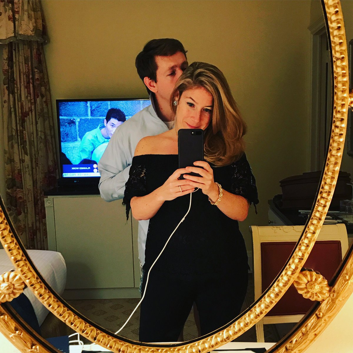 NoelleCampbell's tweet photo. #adulting #firstnightaway @TheCarlyleHotel https://t.co/1uUg1BAzcg