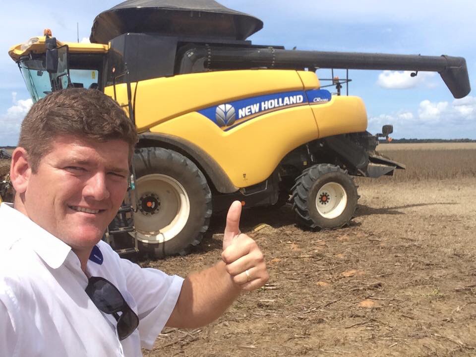 salvianojd's tweet photo. colheita de soja em tapurah Mato Grosso por Josemar Amazônia #newholland @NewHollandAgBr @NewHollandAG #tapurah https://t.co/5EdSm0GdiS https://t.co/ktdT9hjaY8