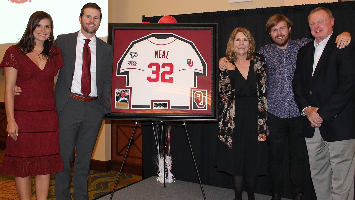 OU_Baseball's tweet photo. Pleased to honor #SoonerPros alum Zach Neal at last night's Diamond Dinner along w/ Whitaker Award winners Martinez and O'Brien. https://t.co/OxBjPd5SVP