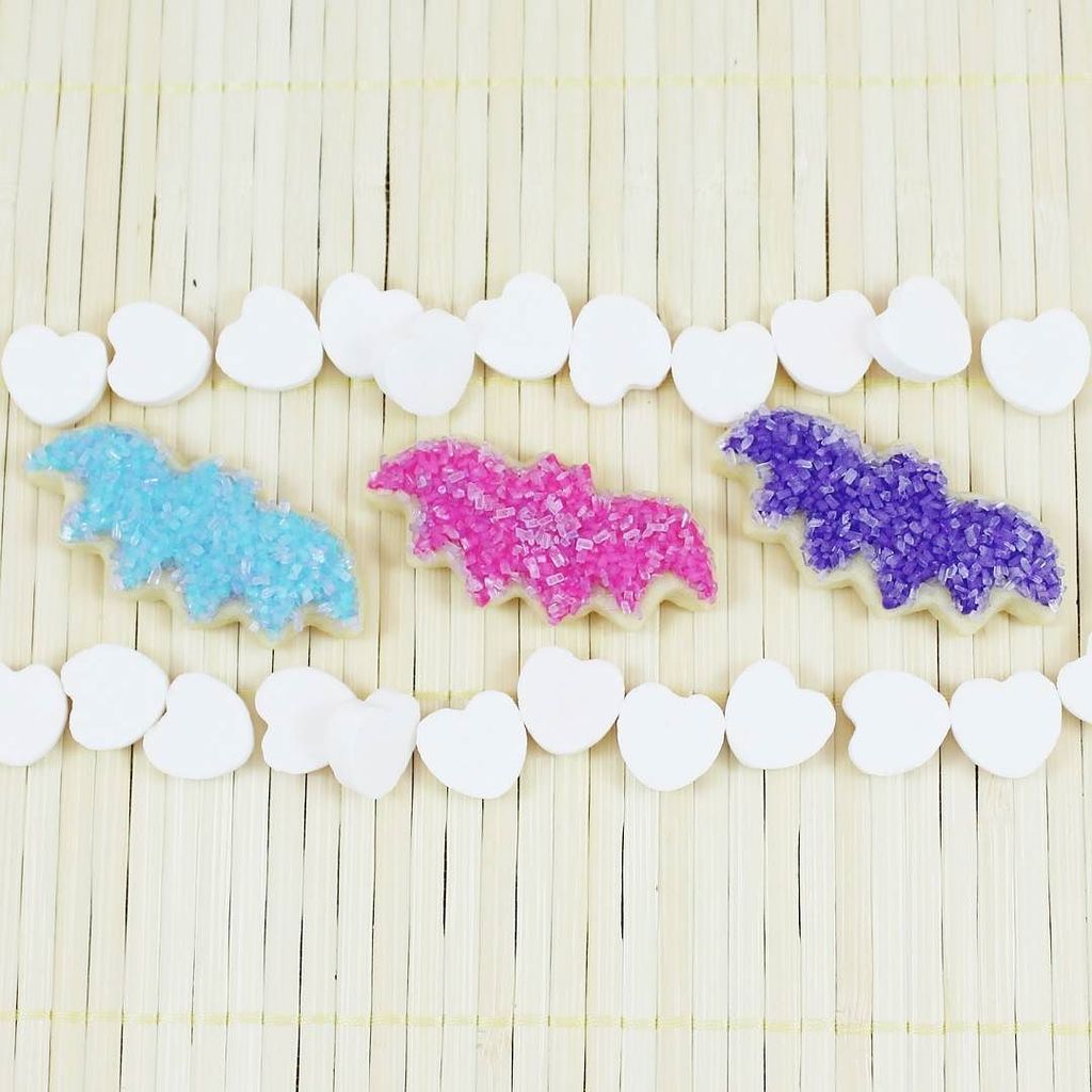 battybunnybones's tweet photo. Mini bat cookies with sprinkles #legobatman #battybunnybones https://t.co/HWslvtGYqI